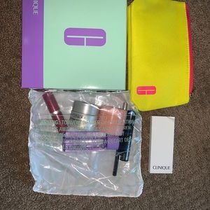 New Clinique 8 Piece Beauty Gift Set Cosmetic Bag